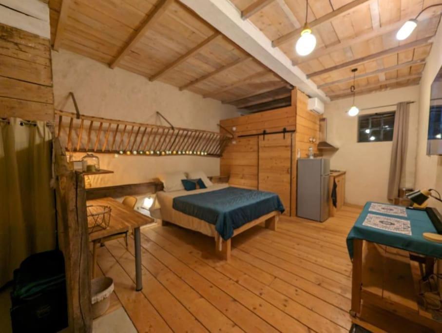 Logement - Studio Independant A Perouges Exterior photo