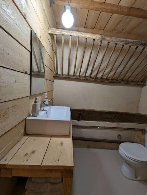 Logement - Studio Independant A Perouges Exterior photo